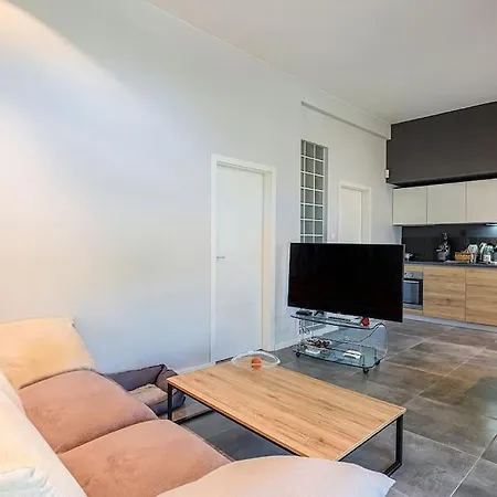 Green Flower Apartment